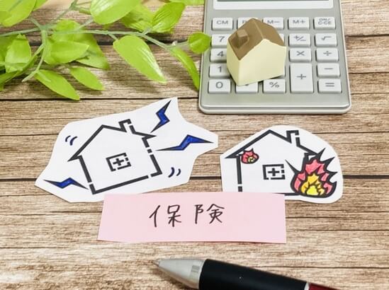 保険と書かれた付箋